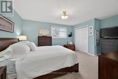 8316 Twenty Road E, Hamilton, ON - Indoor Photo Showing Bedroom