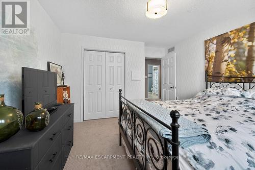 8316 Twenty Road E, Hamilton, ON - Indoor Photo Showing Bedroom