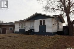 2 2nd STREET E  Willow Bunch, SK S0H 4K0