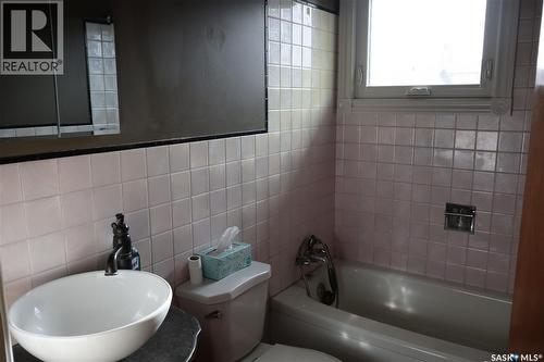 2 2Nd Street E, Willow Bunch, SK - Indoor Photo Showing Bathroom