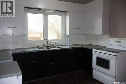 2 2Nd Street E, Willow Bunch, SK - Indoor Photo Showing Kitchen With Double Sink