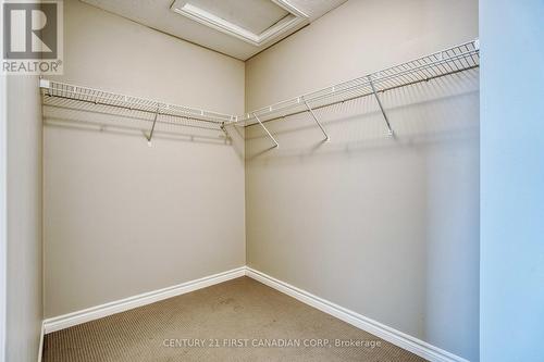 1323 Michael Circle, London East (East D), ON - Indoor With Storage