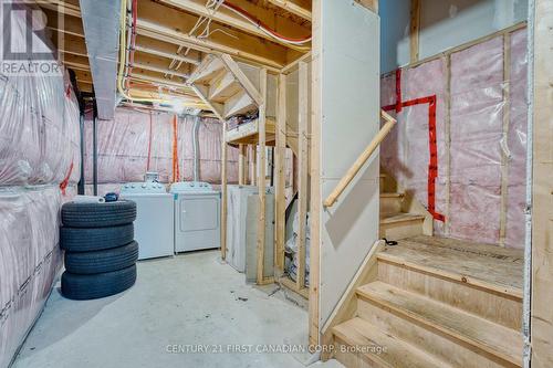1323 Michael Circle, London East (East D), ON - Indoor Photo Showing Laundry Room