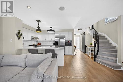 23 Abaca Way, Ottawa, ON - Indoor Photo Showing Living Room