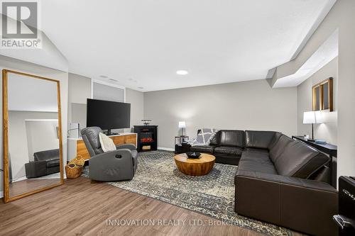 23 Abaca Way, Ottawa, ON - Indoor Photo Showing Living Room
