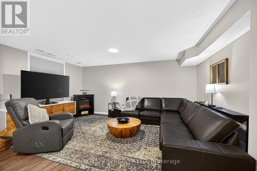 23 Abaca Way, Ottawa, ON - Indoor Photo Showing Living Room