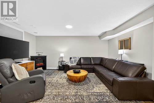 23 Abaca Way, Ottawa, ON - Indoor Photo Showing Living Room