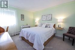 Large Primary room with walk-in closet - 