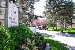 Plenty of visitors parking on both sides - 