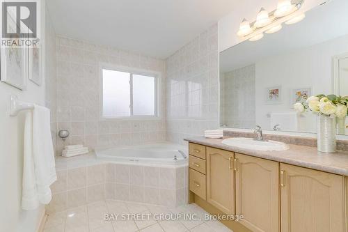 5166 Des Jardines Drive, Burlington, ON - Indoor Photo Showing Bathroom