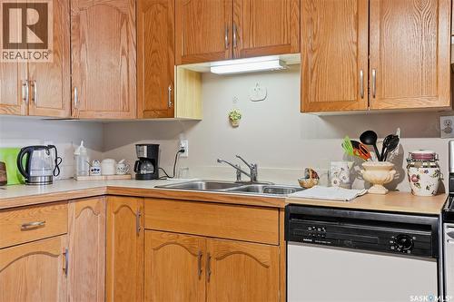 107 910 9Th Street E, Saskatoon, SK - Indoor Photo Showing Kitchen With Double Sink