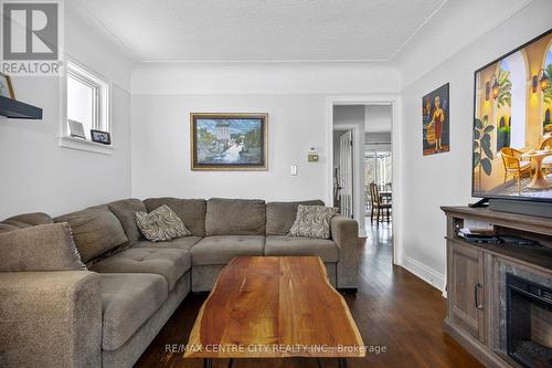 32 Third Avenue, St. Thomas, ON - Indoor Photo Showing Living Room