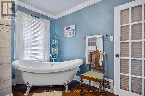 32 Third Avenue, St. Thomas, ON - Indoor Photo Showing Bathroom