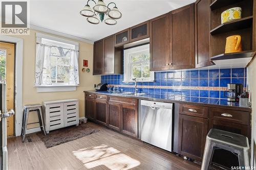 809 6Th Avenue N, Saskatoon, SK - Indoor Photo Showing Kitchen