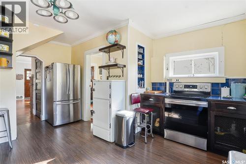 809 6Th Avenue N, Saskatoon, SK - Indoor Photo Showing Kitchen