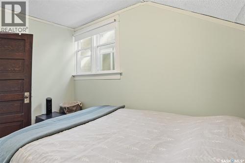 809 6Th Avenue N, Saskatoon, SK - Indoor Photo Showing Bedroom