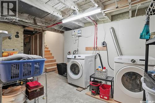 809 6Th Avenue N, Saskatoon, SK - Indoor Photo Showing Laundry Room