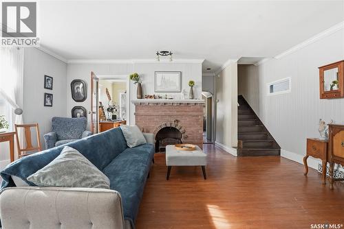 809 6Th Avenue N, Saskatoon, SK - Indoor Photo Showing Living Room