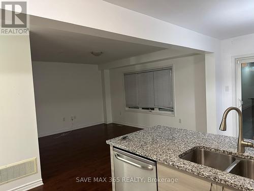 270 Grovehill Crescent, Kitchener, ON - Indoor Photo Showing Kitchen With Double Sink