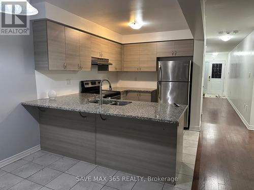 270 Grovehill Crescent, Kitchener, ON - Indoor Photo Showing Kitchen With Double Sink With Upgraded Kitchen