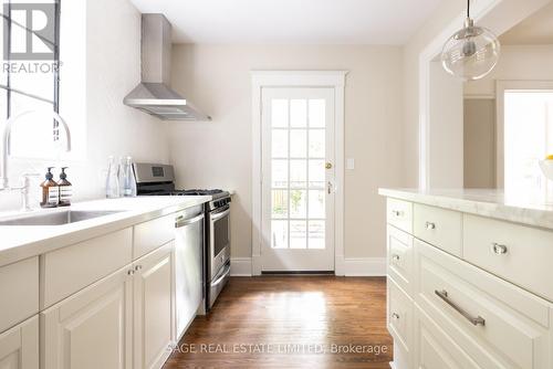 124 Cline Avenue N, Hamilton, ON - Indoor Photo Showing Kitchen With Upgraded Kitchen