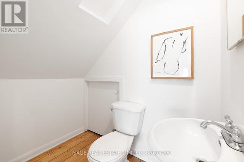 124 Cline Avenue N, Hamilton, ON - Indoor Photo Showing Bathroom