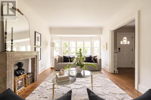 124 Cline Avenue N, Hamilton, ON - Indoor Photo Showing Living Room