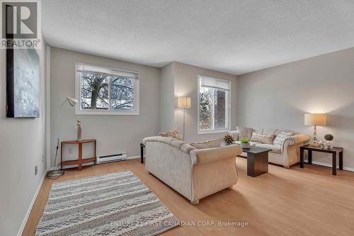 86 - 40 Summit Avenue, London North (North N), ON - Indoor Photo Showing Living Room