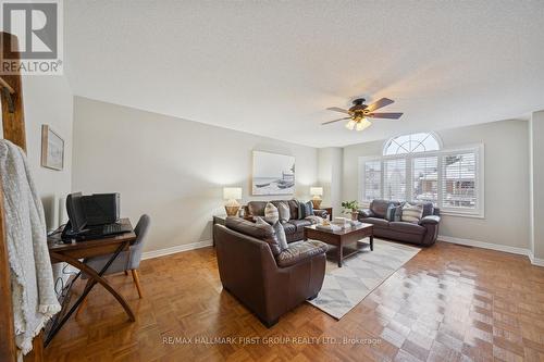 19 Elder Crescent, Whitby, ON - Indoor Photo Showing Living Room
