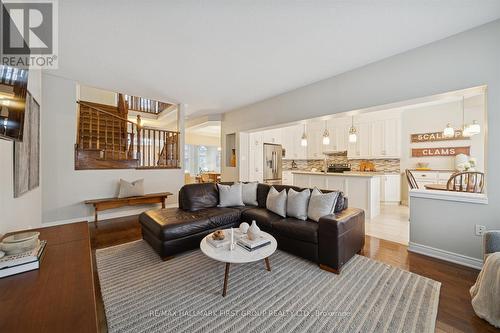 19 Elder Crescent, Whitby, ON - Indoor Photo Showing Living Room