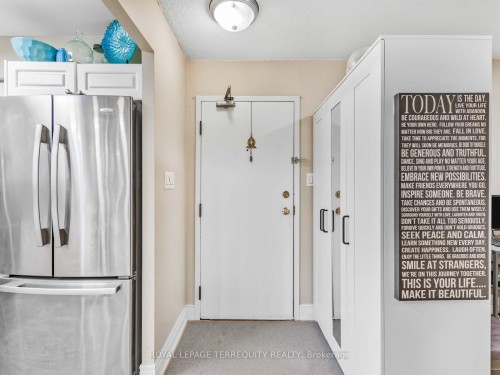 203-326 Major Mackenzie Drive E, Richmond Hill, ON - Indoor Photo Showing Other Room