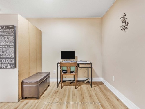 203-326 Major Mackenzie Drive E, Richmond Hill, ON - Indoor