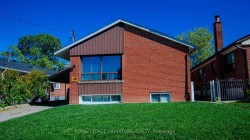 11 Blaydon Avenue  Toronto, ON M3M 2C9