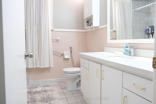 11 Blaydon Avenue, Toronto, ON - Indoor Photo Showing Bathroom
