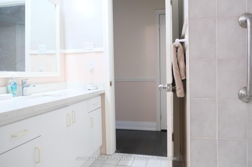 11 Blaydon Avenue, Toronto, ON - Indoor Photo Showing Bathroom