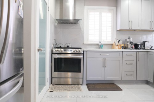 11 Blaydon Avenue, Toronto, ON - Indoor Photo Showing Kitchen