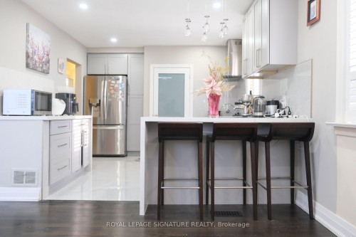 11 Blaydon Avenue, Toronto, ON - Indoor Photo Showing Kitchen