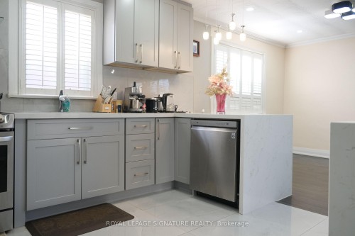 11 Blaydon Avenue, Toronto, ON - Indoor Photo Showing Kitchen