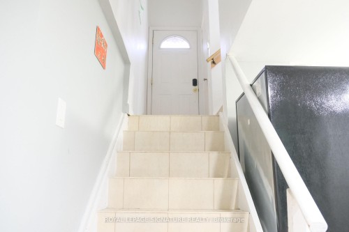 11 Blaydon Avenue, Toronto, ON - Indoor Photo Showing Other Room