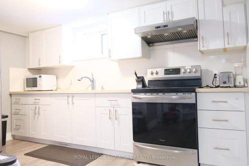 11 Blaydon Avenue, Toronto, ON - Indoor Photo Showing Kitchen