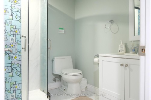 11 Blaydon Avenue, Toronto, ON - Indoor Photo Showing Bathroom