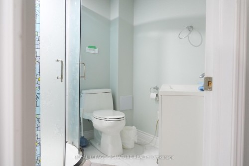 11 Blaydon Avenue, Toronto, ON - Indoor Photo Showing Bathroom
