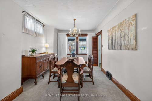 250 Glendale Avenue N, Hamilton, ON - Indoor Photo Showing Dining Room