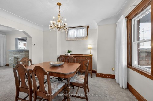 250 Glendale Avenue N, Hamilton, ON - Indoor Photo Showing Dining Room