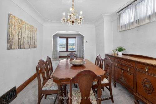 250 Glendale Avenue N, Hamilton, ON - Indoor Photo Showing Dining Room