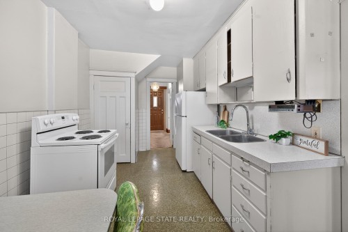 250 Glendale Avenue N, Hamilton, ON - Indoor Photo Showing Kitchen With Double Sink