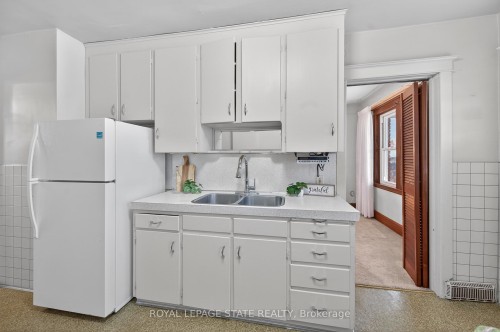 250 Glendale Avenue N, Hamilton, ON - Indoor Photo Showing Kitchen With Double Sink