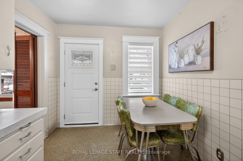 250 Glendale Avenue N, Hamilton, ON - Indoor Photo Showing Dining Room