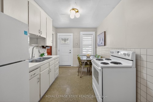 250 Glendale Avenue N, Hamilton, ON - Indoor Photo Showing Kitchen With Double Sink