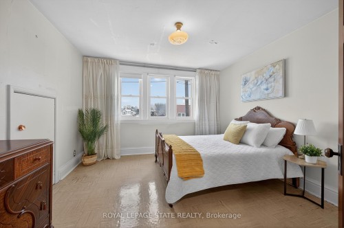 250 Glendale Avenue N, Hamilton, ON - Indoor Photo Showing Bedroom